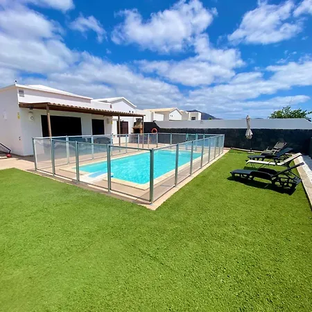 Villa Abuelo Paco - Private Heated Pool Playa Blanca